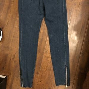 Lysse Denim Skinny Jeans with zipper ankle detail.